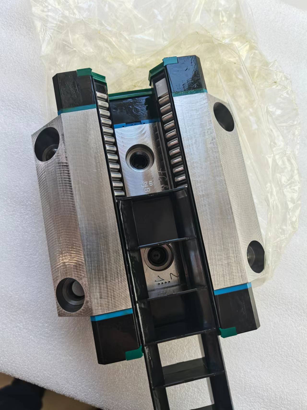 High‑Precision Rexroth R201179404 & R201179406 Linear Guide Carriage for 12V CNC Gantry Mill – Made in Germany product image 4